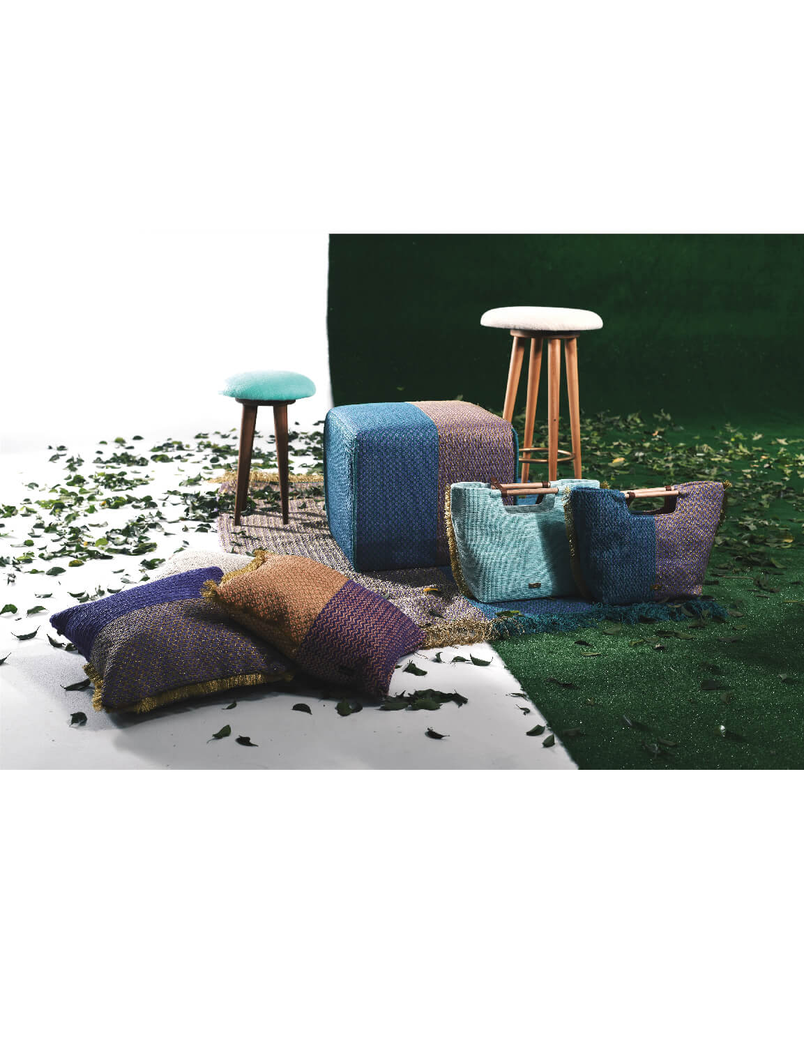 NOMADIC POUF PURPLE